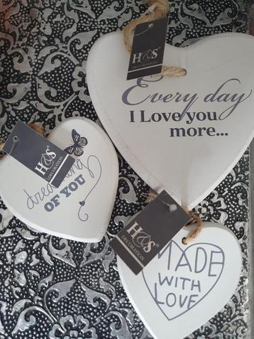 Houten hartjes * Wanddecoratie * Hangers beschikbaar voor biedingen