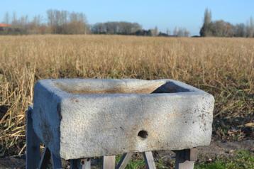 antieke uitgietbak in gres d'arras steen beschikbaar voor biedingen