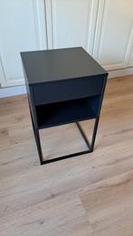 Ikea nachtkasje zwart VIKHAMMER, Huis en Inrichting, Ophalen, Gebruikt, Hout