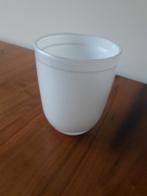 Mooie bloempot overbloempot pot vaas van wit glas
16 cm hoog, Ophalen of Verzenden