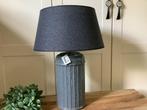 NIEUW grijze kruik lamp, lampenvoet met kap tafellamp, Huis en Inrichting, Ophalen, Nieuw