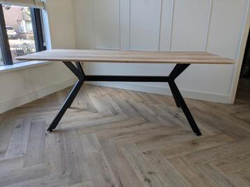 Massief eiken eettafel met stalen poot - 90x200  beschikbaar voor biedingen
