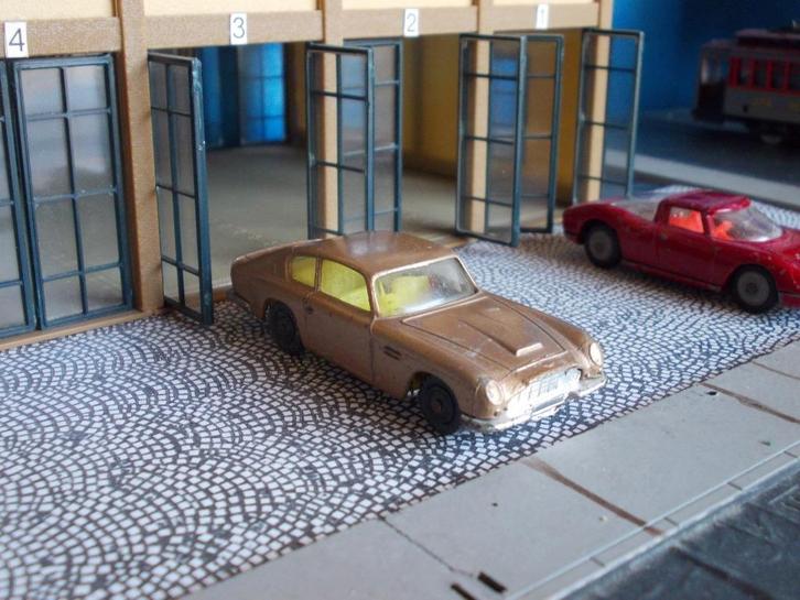 Aston Martin DB6 - Husky met.-brons met heldere ruiten, Hobby en Vrije tijd, Modelauto's | Overige schalen, Gebruikt, Auto, Ophalen of Verzenden