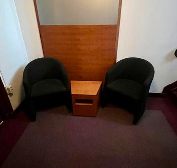 2 zwarte stoeltjes - Nieuw! GRATIS beschikbaar voor biedingen