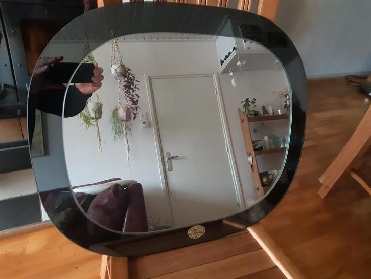 Ovale spiegel met zwarte rand, Huis en Inrichting, Woonaccessoires | Spiegels, Gebruikt, 50 tot 75 cm, Minder dan 100 cm, Ovaal