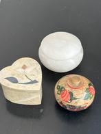 3 x natuurstenen pillen / snuisterijen box 1 koop, Ophalen of Verzenden