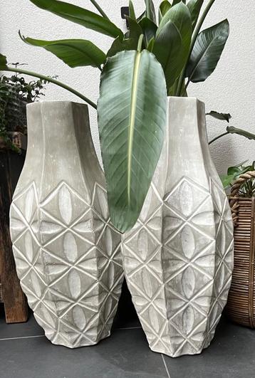 Vaas groot model grijs bloem uit Indonesie keramisch 54 cm beschikbaar voor biedingen
