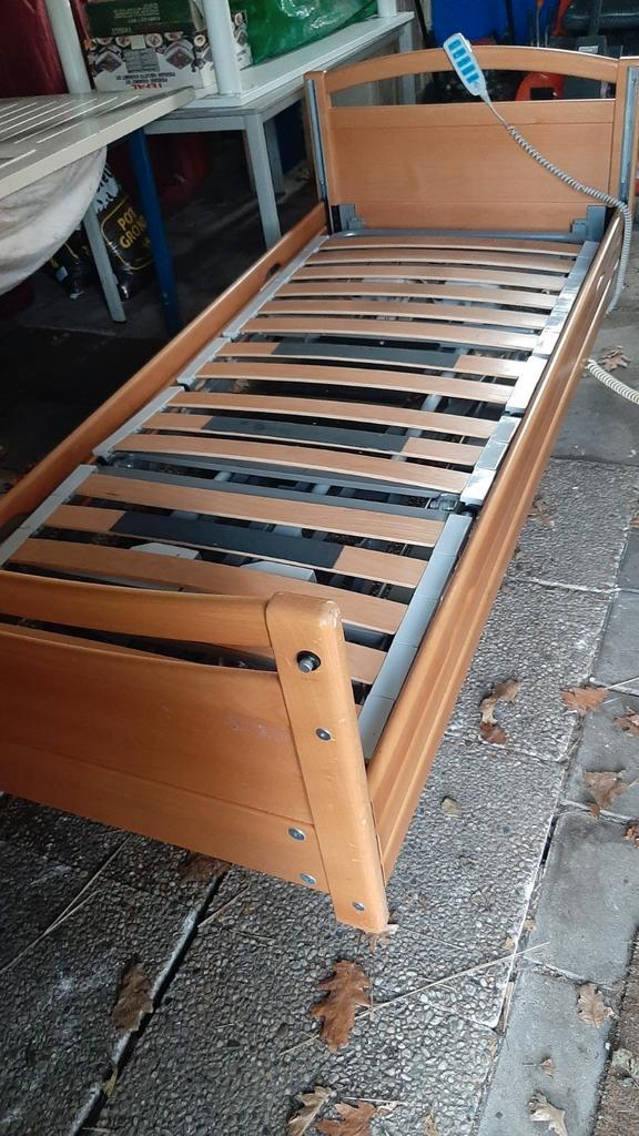 Ziekenhuisbed hoog laag bed, Diversen, Verpleegmiddelen, Zo goed als nieuw, Ophalen of Verzenden