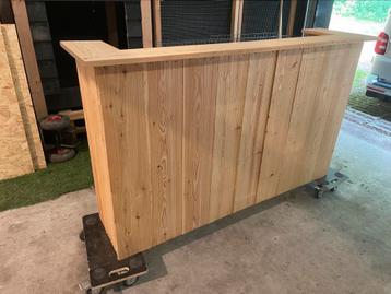 Nieuwe op maat gemaakte bar van Douglas hout beschikbaar voor biedingen