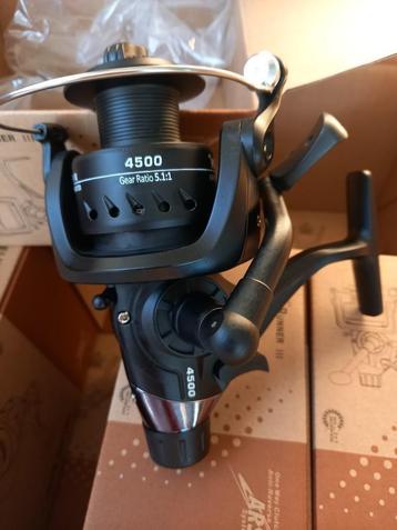 Helius 4500 Baitrunner molens...nieuw in de doosjes.. beschikbaar voor biedingen