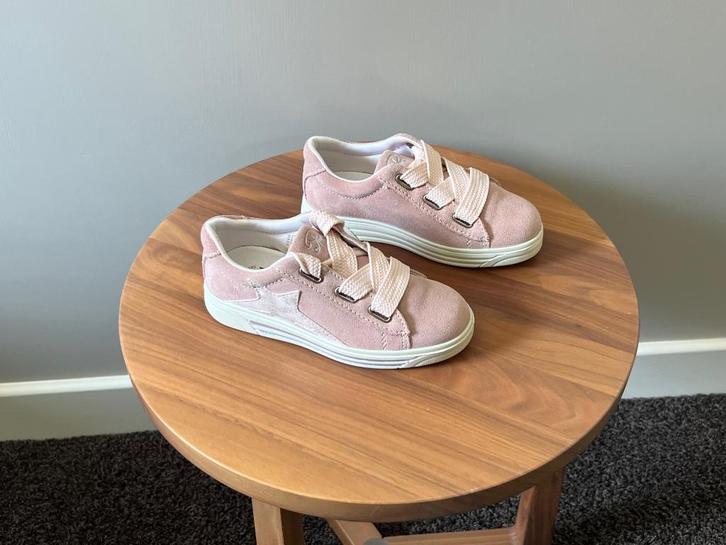 Nieuw: zachtroze suède meisjes sneakertjes; Primigi; maat 28, Kinderen en Baby's, Kinderkleding | Schoenen en Sokken, Nieuw, Schoenen