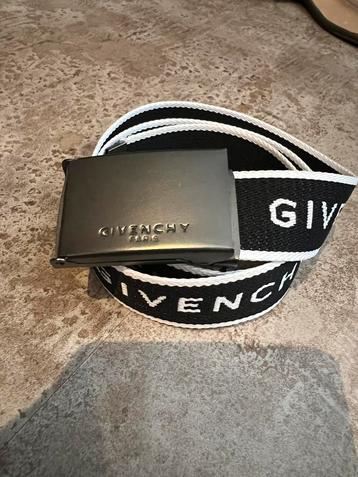 Givenchy ceintuur maat 7/8 jaar 65 origineel zgan beschikbaar voor biedingen