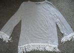 Net grijs damesshirt met witte franjes afgezet, maat M, Maat 38/40 (M), Ophalen of Verzenden, Zo goed als nieuw, Lange mouw