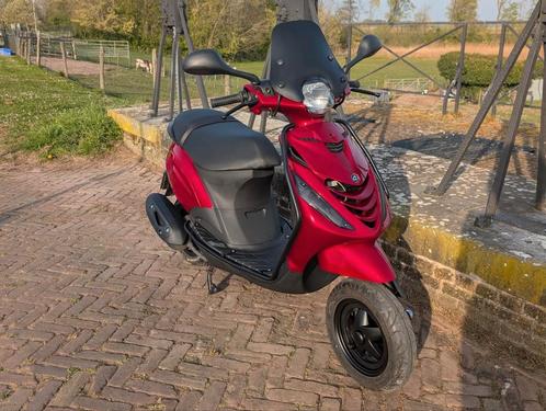 Piaggio Zip Brom 2021 SP LED Full Option Vespa, Fietsen en Brommers, Scooters | Piaggio, Zo goed als nieuw, Zip, Maximaal 45 km/u