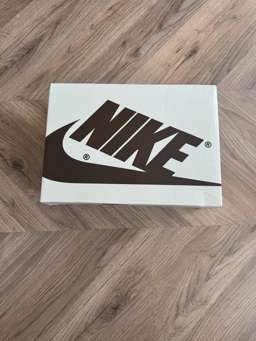 Nike Air Jordan 1 Low OG x Travis Scott "Reverse Mocha", Kleding | Heren, Schoenen, Nieuw, Bruin, Ophalen of Verzenden