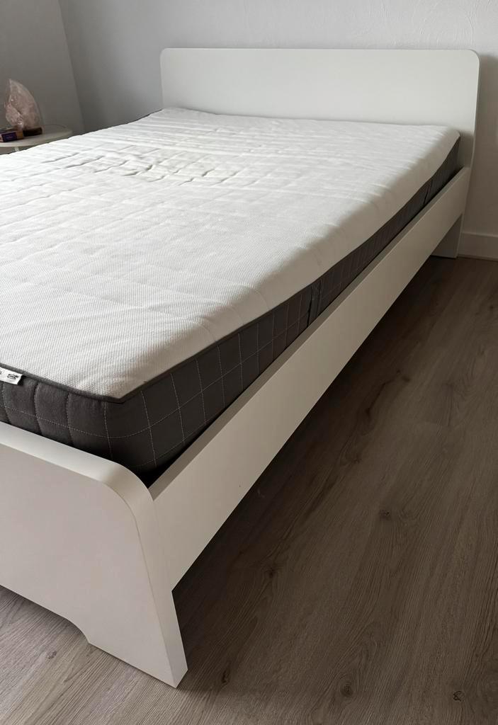 Ikea bedframe & matras 140x200, Huis en Inrichting, Slaapkamer | Bedden, Zo goed als nieuw, Tweepersoons, 140 cm, Hout, Wit, Ophalen