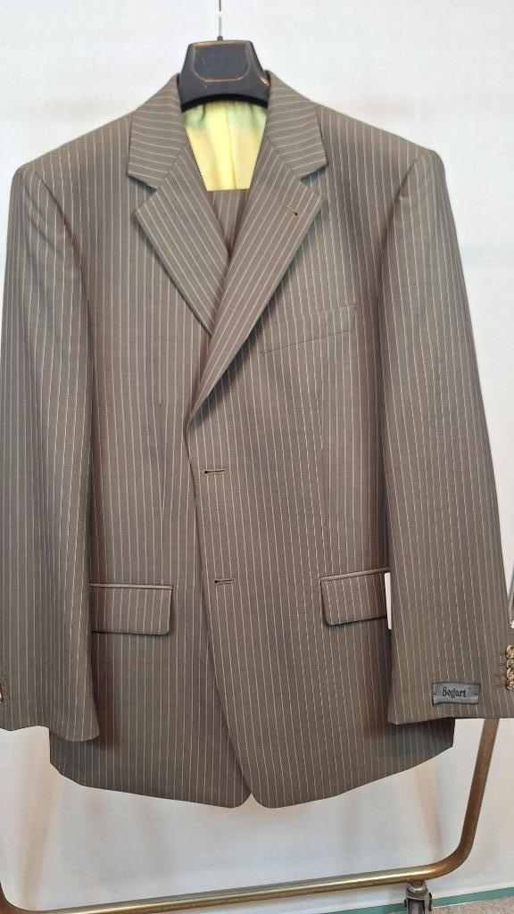 Erg mooi nieuw kostuum in kwartmaat 650 / 25 (112), Kleding | Heren, Kostuums en Colberts, Nieuw, Overige maten, Beige, Ophalen of Verzenden