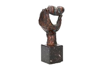 Bronzen Beeld van Baby / Kind in een Hand - Geboorte Cadeau beschikbaar voor biedingen