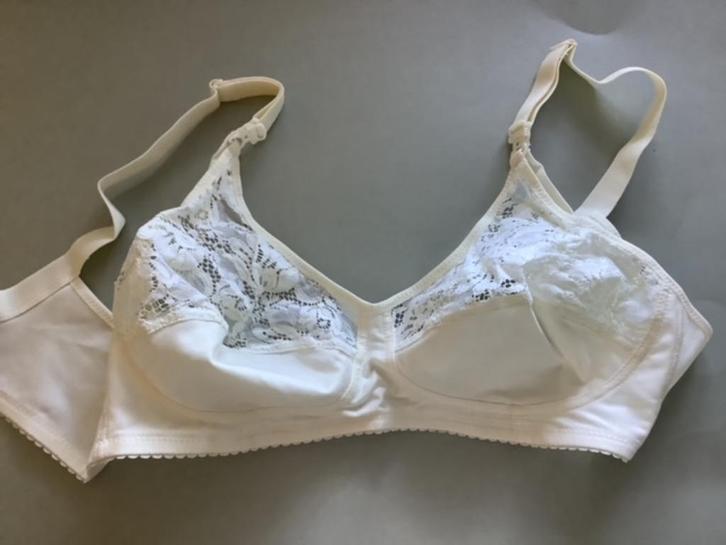 Nieuwe voedingsbeha maat 85B, prijs €5,--, Kleding | Dames, Positiekleding, Nieuw, Lingerie of Zwemkleding, Overige kleuren, Ophalen