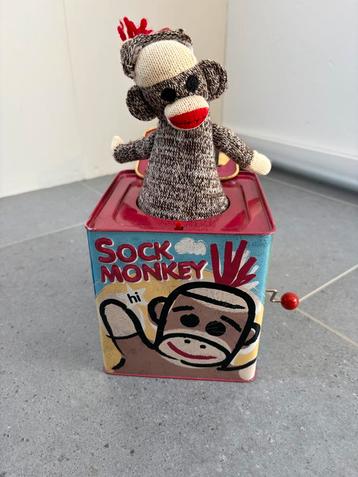 Sock monkey Jack in the Box beschikbaar voor biedingen