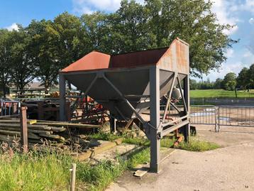Trechter / stortbunker beschikbaar voor biedingen