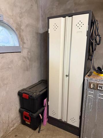 Zadelkast, stal kast men kast. beschikbaar voor biedingen