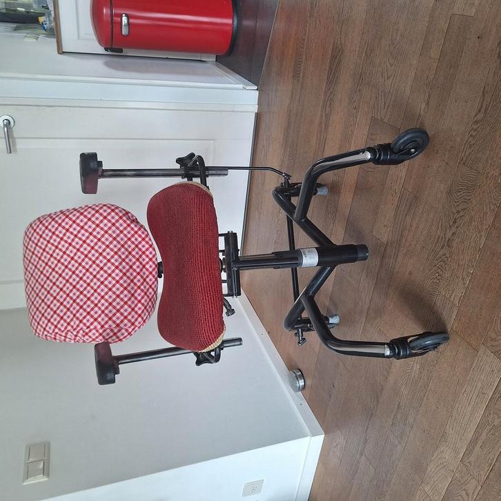 Aangepaste kinderbureaustoel Mercado medic, Huis en Inrichting, Bureaustoelen, Gebruikt, Ophalen