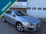 Volvo V60 1.6 DRIVe R-Design LEER NAVI PDC INRUIL MOG!!!!, Voorwielaandrijving, Euro 5, Gebruikt, Zwart