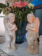 2 lieflijke engelen beelden zijn oud en van gips, Antiek en Kunst, Curiosa en Brocante, Ophalen