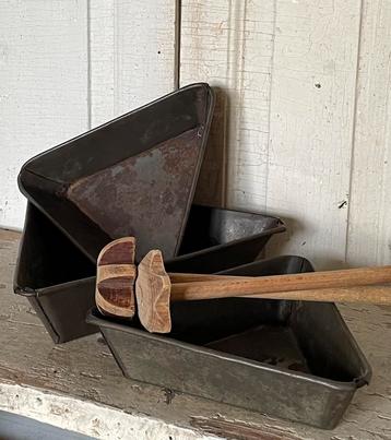 Brocante oude bakvorm driehoek vanaf 8,50 euro beschikbaar voor biedingen