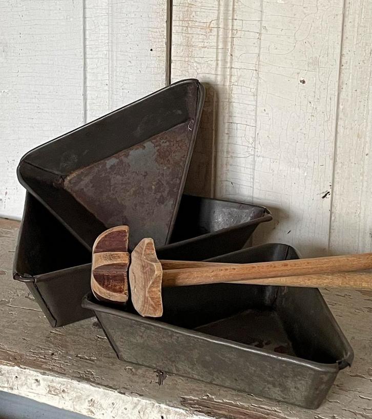 Brocante oude bakvorm driehoek vanaf 8,50 euro, Antiek en Kunst, Curiosa en Brocante, Verzenden