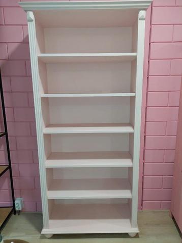 Kast met planken
