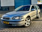 Volvo V70 2.4 Comfort Line * 7 PERSOONS * NAP * TREKHAAK *, Euro 4, Zilver of Grijs, 144 €/maand, 750 kg