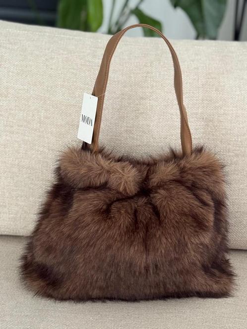 Fluffie Handtas met Lange Riem, Sieraden, Tassen en Uiterlijk, Tassen | Damestassen, Nieuw, Handtas, Bruin, Ophalen of Verzenden