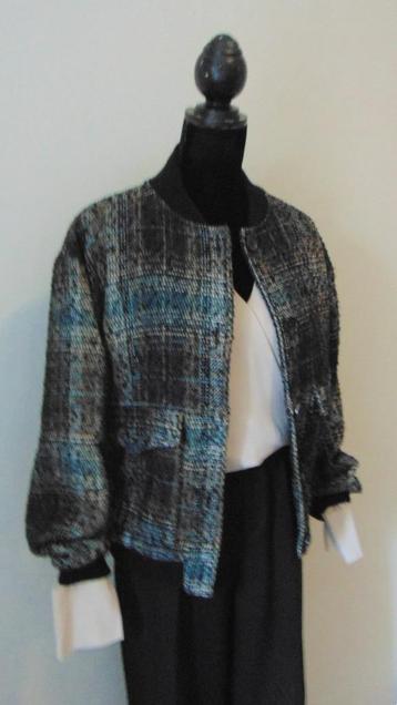  La fee maraboutee prachtig kort Wolmix jasje mt 40 beschikbaar voor biedingen