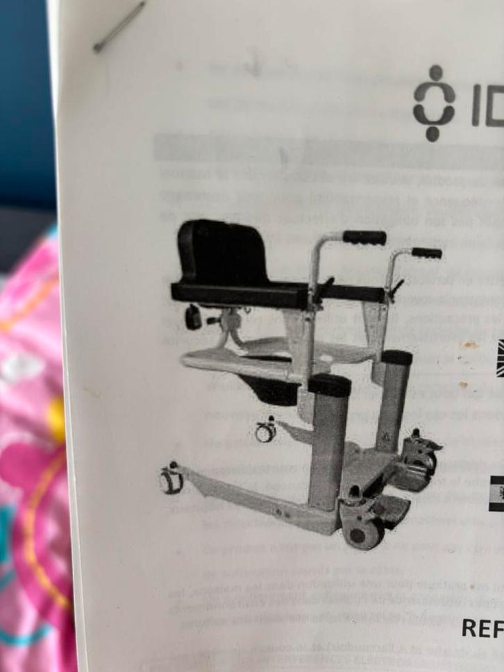 Wc/ douche en transfer stoel in 1 ( delft), Diversen, Rolstoelen, Zo goed als nieuw, Elektrische rolstoel, Ophalen