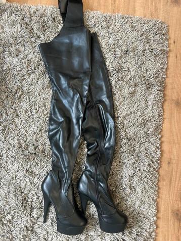Pleaser Hoge Lies Laarzen Maat 41 beschikbaar voor biedingen