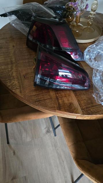 Te koop  mooie smoke donker rood  dynamische knipperlichten  beschikbaar voor biedingen