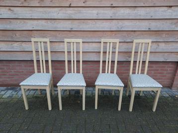 4 x houten keuken stacaravan stoelen  beschikbaar voor biedingen