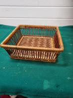 mand geweven riet vintage vierkant, Huis en Inrichting, Woonaccessoires | Schalen en Manden, Ophalen of Verzenden, 'T Olde Gre-j