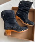 UGG (UGGS) Laarsjes Zwart Suède Maat 38, Kleding | Dames, Schoenen, Ophalen, Gedragen, Zwart, Lage of Enkellaarzen