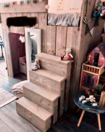 Halfhoge SteigerHouten Hoogslaper Met Trap. Zgan. beschikbaar voor biedingen