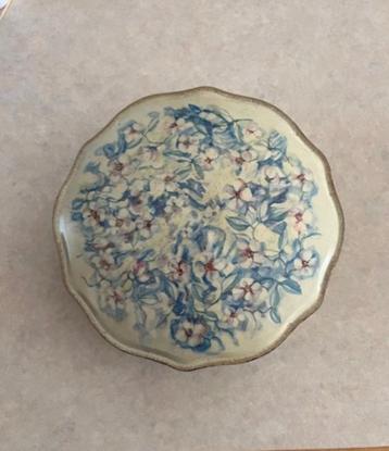 Tin / Blik / Trommel Vintage met Bloemen Geheel Dubbelwandig beschikbaar voor biedingen