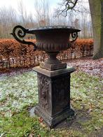 Unieke grote gietijzeren vaas op sokkel - 175x150 cm, Ophalen, Gebruikt