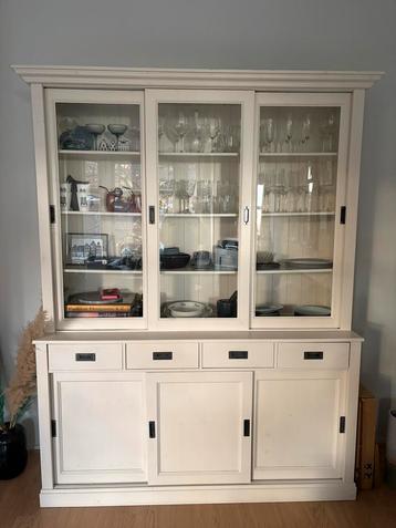 Apothekerskast met veel opbergruimte beschikbaar voor biedingen