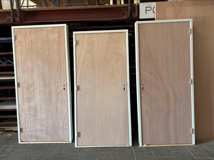 Aluplex,okoume buitendeur,schuurdeur,garagedeur, met kozijn, Doe-het-zelf en Verbouw, Deuren en Horren, Nieuw, Buitendeur, 200 tot 215 cm
