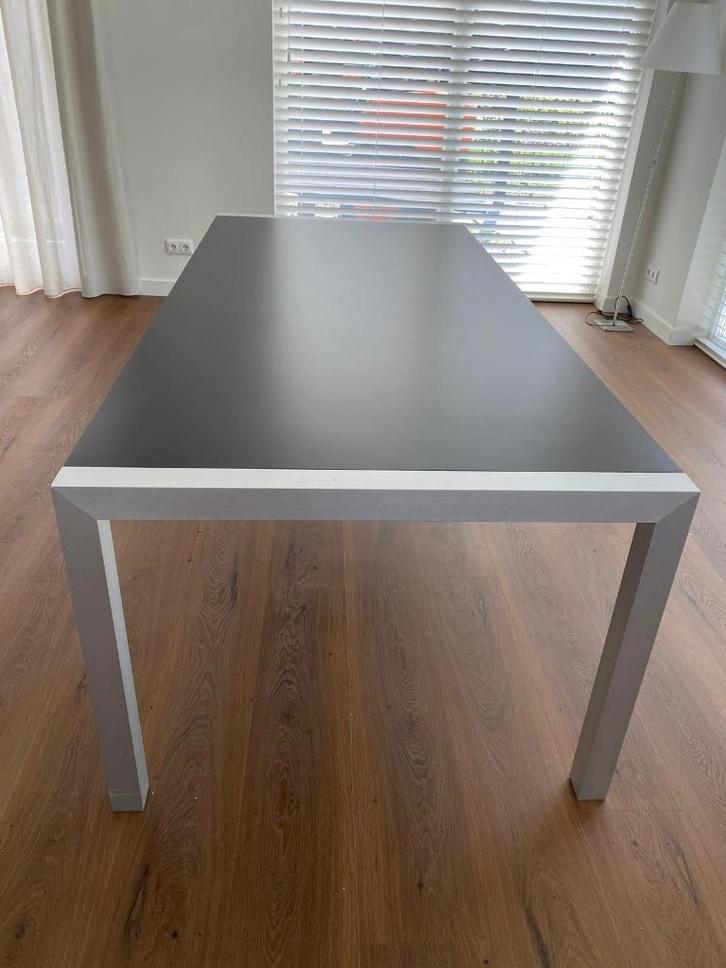 Kristalia Sushi zwarte eettafel 220 x 100 cm Alucompact, Huis en Inrichting, Tafels | Eettafels, Gebruikt, 100 tot 150 cm, 200 cm of meer