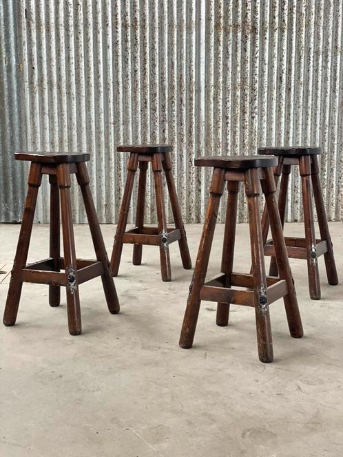 Set 4x Brutalist krukken midcentury hout design barkruk 1960, Huis en Inrichting, Barkrukken, Gebruikt, Hout, Ophalen