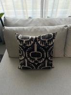 Prachtig sierkussen van luxe Ikat-stof, Huis en Inrichting, Woonaccessoires | Kussens, Ophalen of Verzenden, Zo goed als nieuw