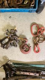 Hijs materiaal bestaande ui twee hijs haken , zeven D sluiti, Ophalen, Zo goed als nieuw